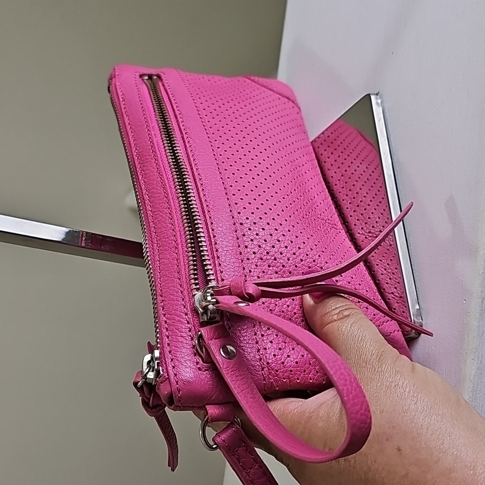 Banana Republic Bubblegum Pink Leather Ziptop Wristlet EUC - Picture 8 of 15
